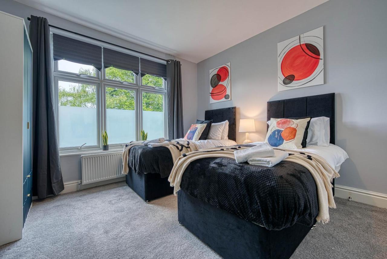 Spacious Nottingham Abode - Sleeps 16 Bagian luar foto
