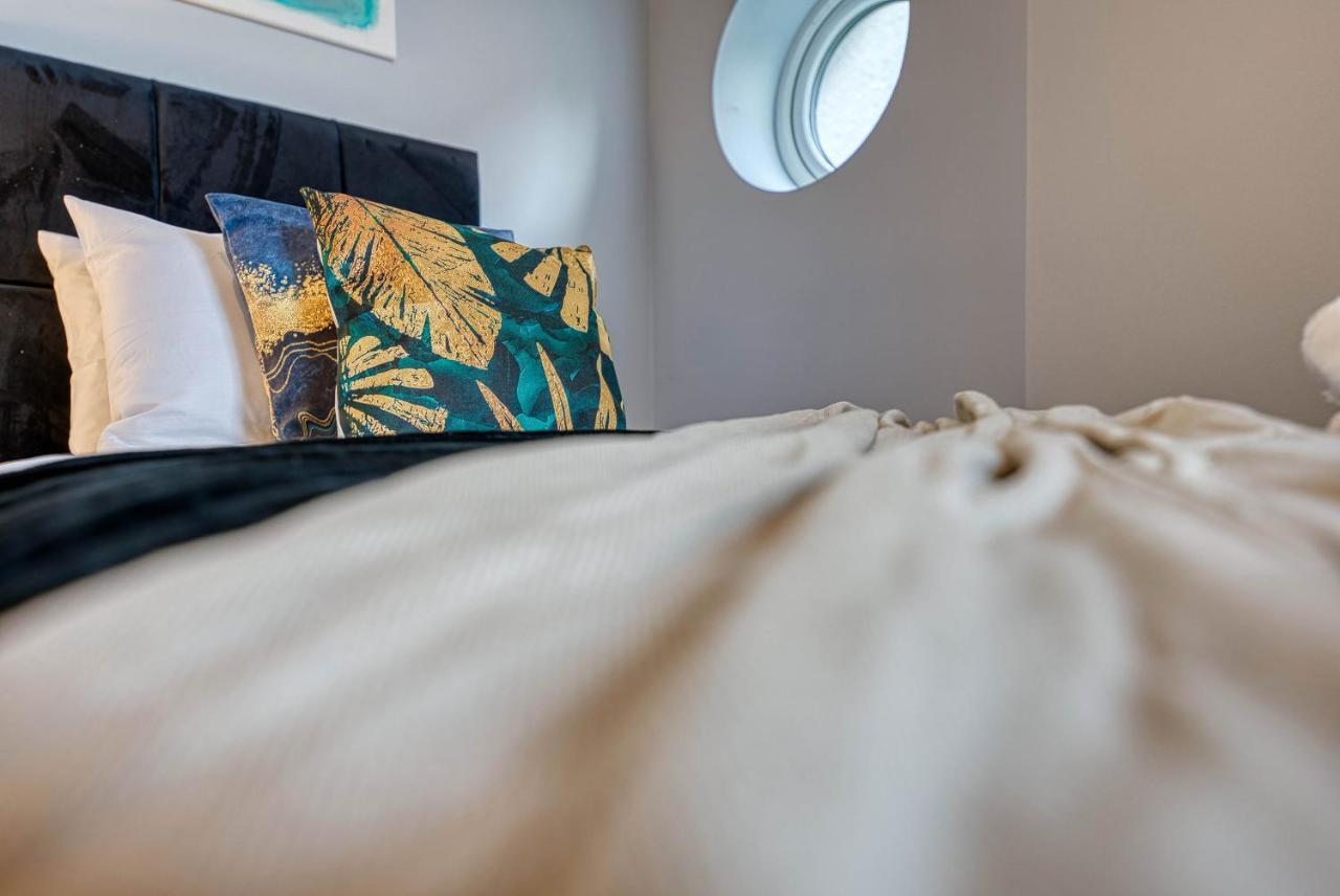 Spacious Nottingham Abode - Sleeps 16 Bagian luar foto