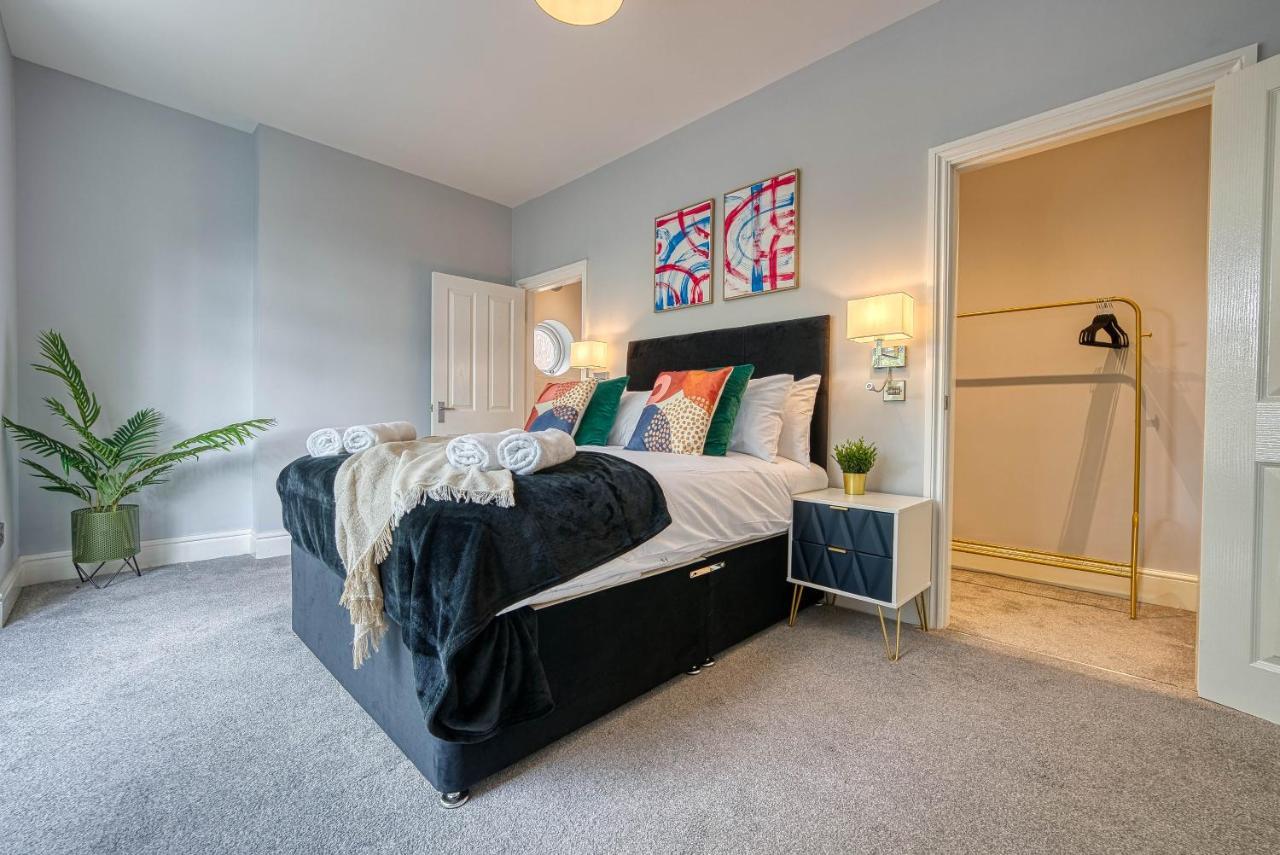 Spacious Nottingham Abode - Sleeps 16 Bagian luar foto