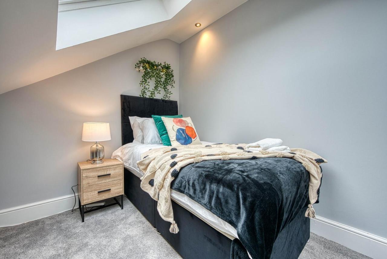 Spacious Nottingham Abode - Sleeps 16 Bagian luar foto
