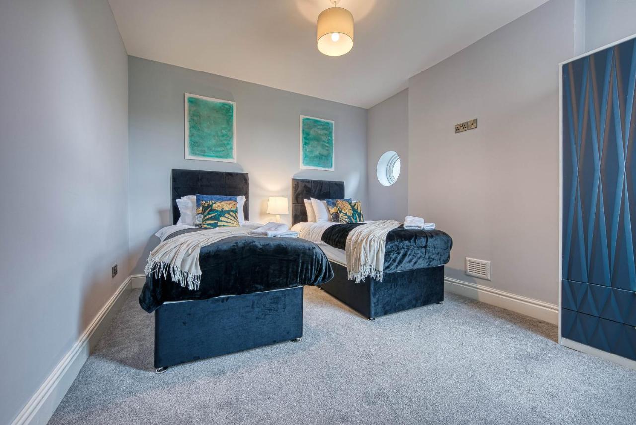 Spacious Nottingham Abode - Sleeps 16 Bagian luar foto