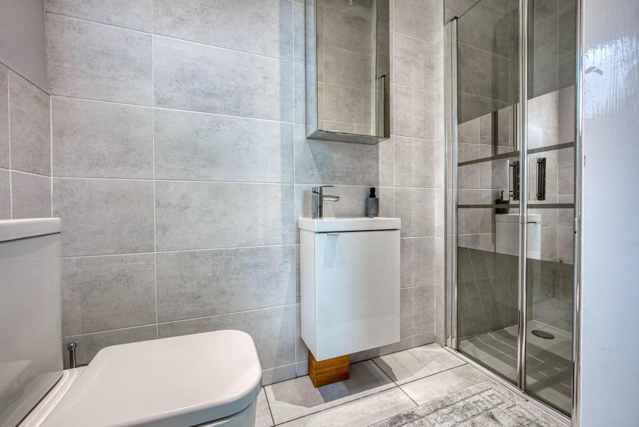 Spacious Nottingham Abode - Sleeps 16 Bagian luar foto