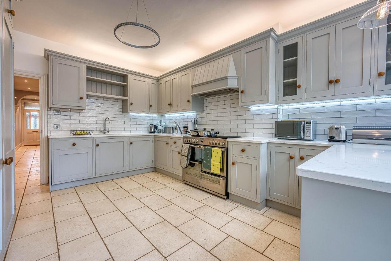 Spacious Nottingham Abode - Sleeps 16 Bagian luar foto