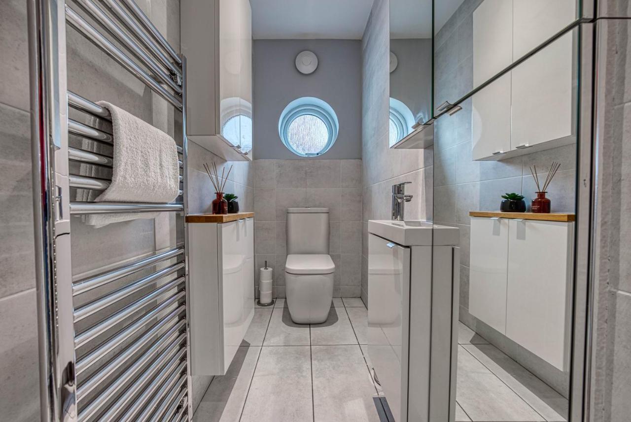 Spacious Nottingham Abode - Sleeps 16 Bagian luar foto